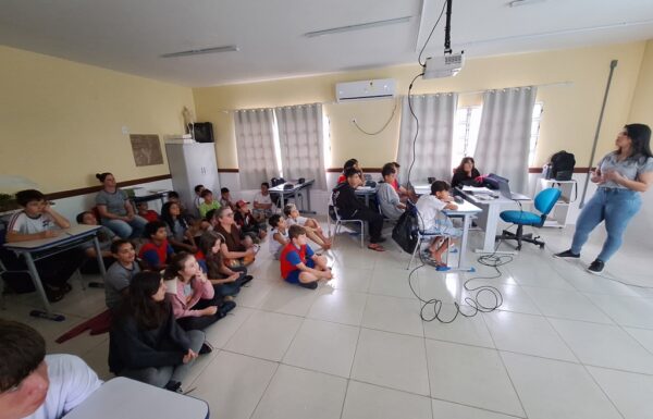 Escola Alberto Speck recebe palestra sobre a consciencia ambiental no descarte de residuos 08 (Tribuna de Itapoa)