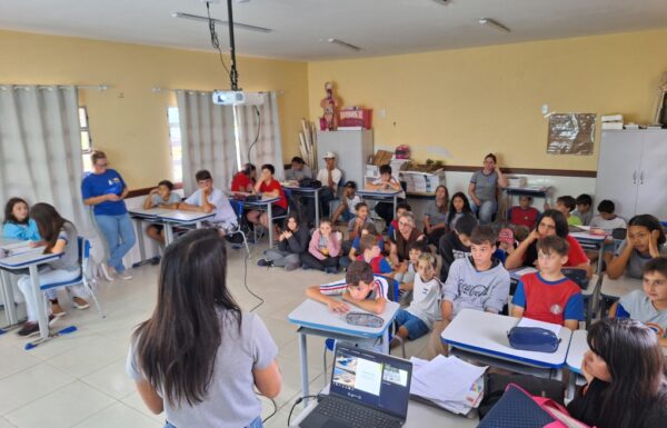 Escola Alberto Speck recebe palestra sobre a consciencia ambiental no descarte de residuos 12 (Tribuna de Itapoa)