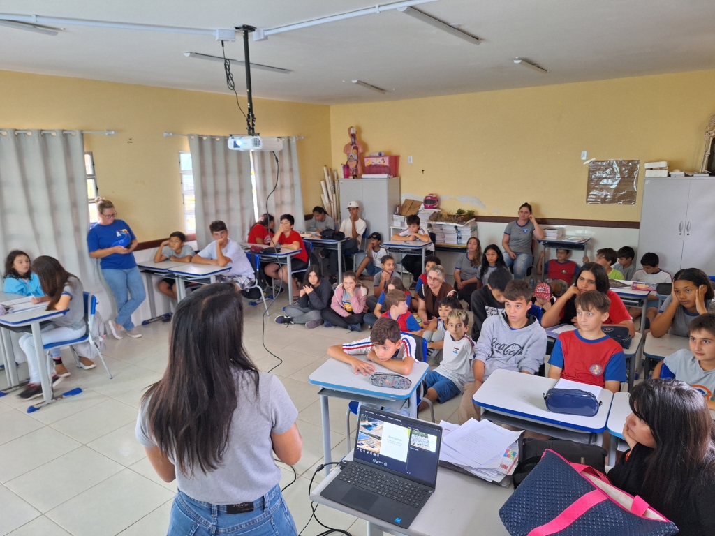 Escola Alberto Speck recebe palestra sobre a consciencia ambiental no descarte de residuos 12 (Tribuna de Itapoa)