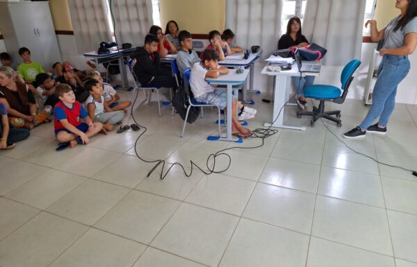 Escola Alberto Speck recebe palestra sobre a consciencia ambiental no descarte de residuos 21 (Tribuna de Itapoa)