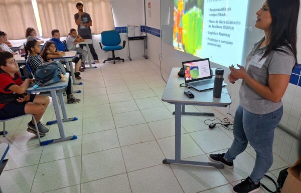 Escola Frei Valentim recebe palestra sobre a consciencia ambiental no descarte de residuos 03 (Tribuna de Itapoa)
