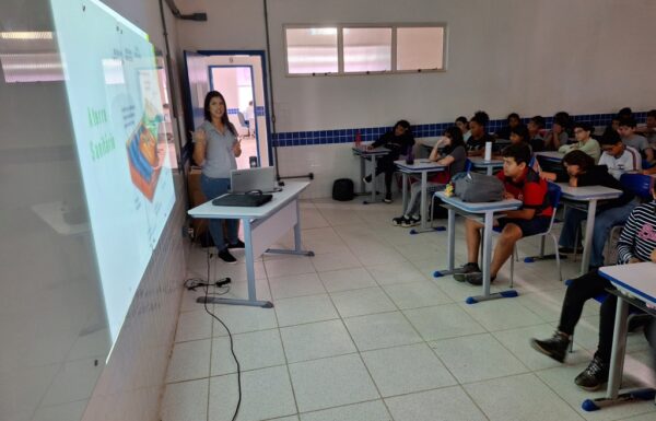 Escola Frei Valentim recebe palestra sobre a consciencia ambiental no descarte de residuos 06 (Tribuna de Itapoa)