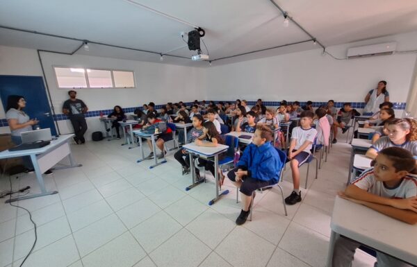 Escola Frei Valentim recebe palestra sobre a consciencia ambiental no descarte de residuos 07 (Tribuna de Itapoa)