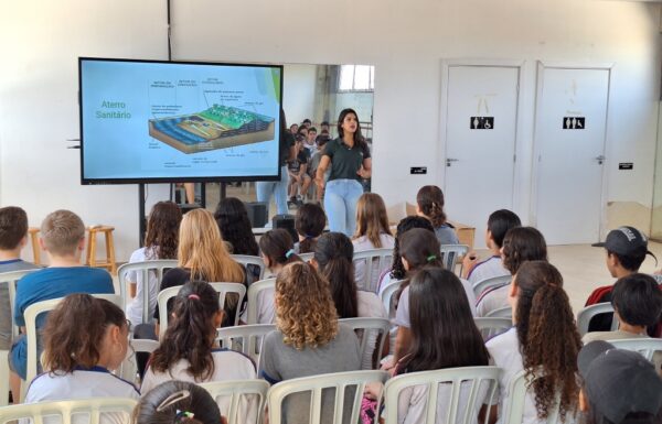 Escola da Barra recebe palestra sobre a consciencia ambiental no descarte de residuos 08 (Tribuna de Itapoa)