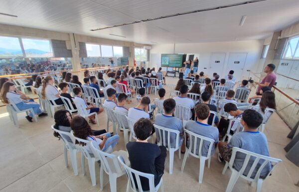 Escola da Barra recebe palestra sobre a consciencia ambiental no descarte de residuos 09 (Tribuna de Itapoa)