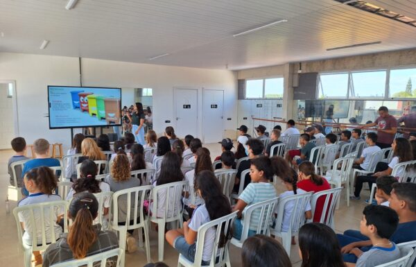 Escola da Barra recebe palestra sobre a consciencia ambiental no descarte de residuos 12 (Tribuna de Itapoa)