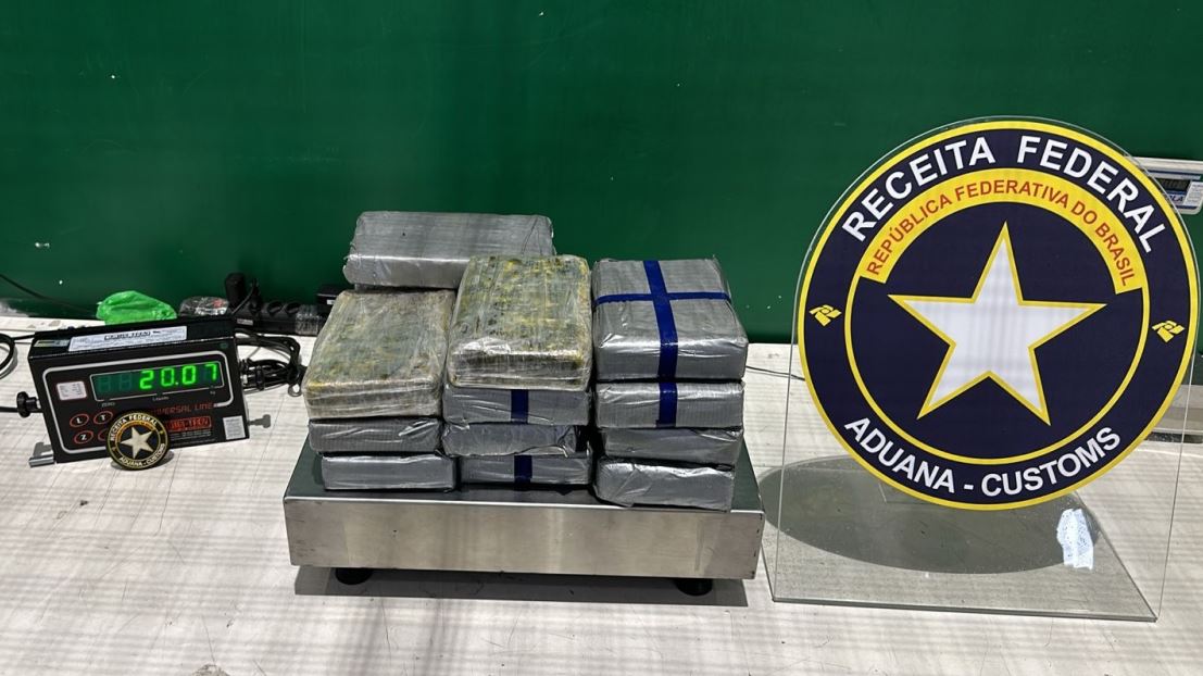 Receita Federal realiza retencao de cocaina em Itapoa 2