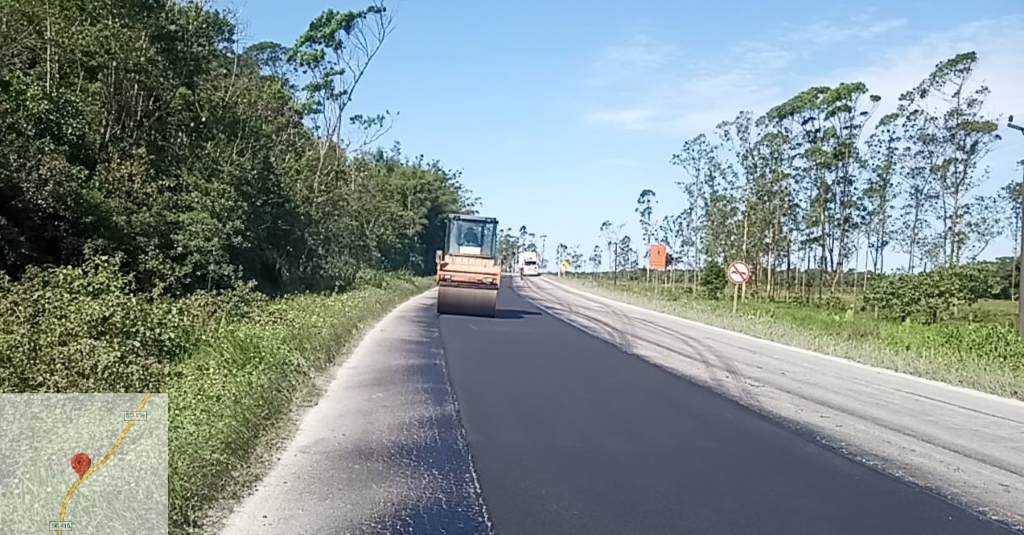 Rodovia SC-416 que liga Garuva a Itapoa passa por reparos 03 (Tribuna de Itapoa)