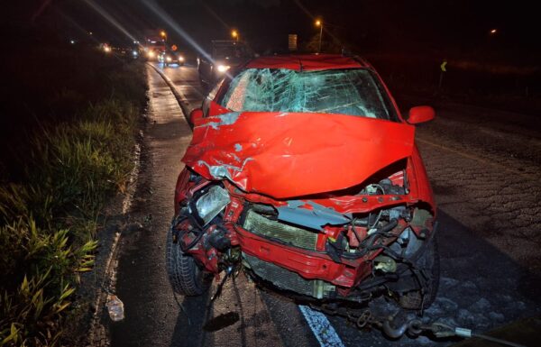 2 Mulher morre e homem fica gravemente ferido em acidente entre carro e moto na SC-416