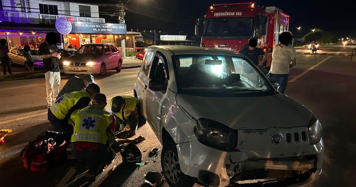 Homem fica ferido apos colisao entre carro e moto em Garuva