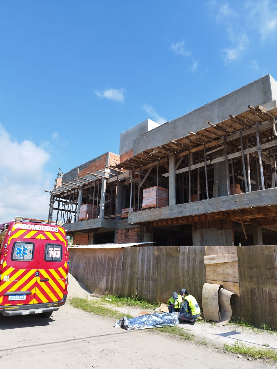 Homem morre apos cair de andaime de 7 metros de altura em Itapoa