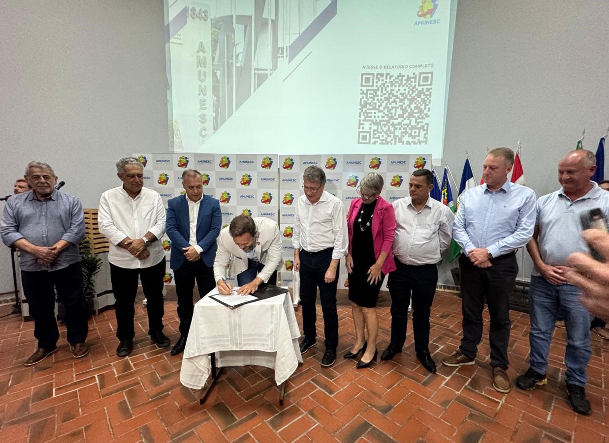 Prefeito de Itapoa assume presidencia da CIM-Amunesc em dia de posses na Associacao