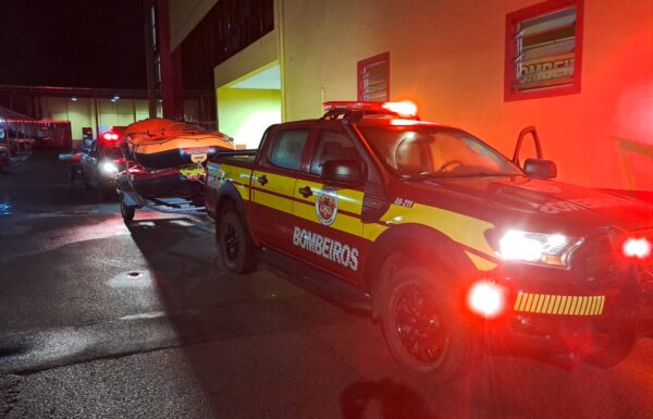 Chuva forte apos longo período de calor inunda ruas e casas assustando moradores de Garuva 9