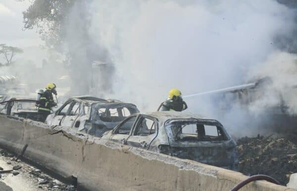 Explosao de caminhao-tanque na Rodovia BR-101 atinge 25 veiculos em Palhoca 2