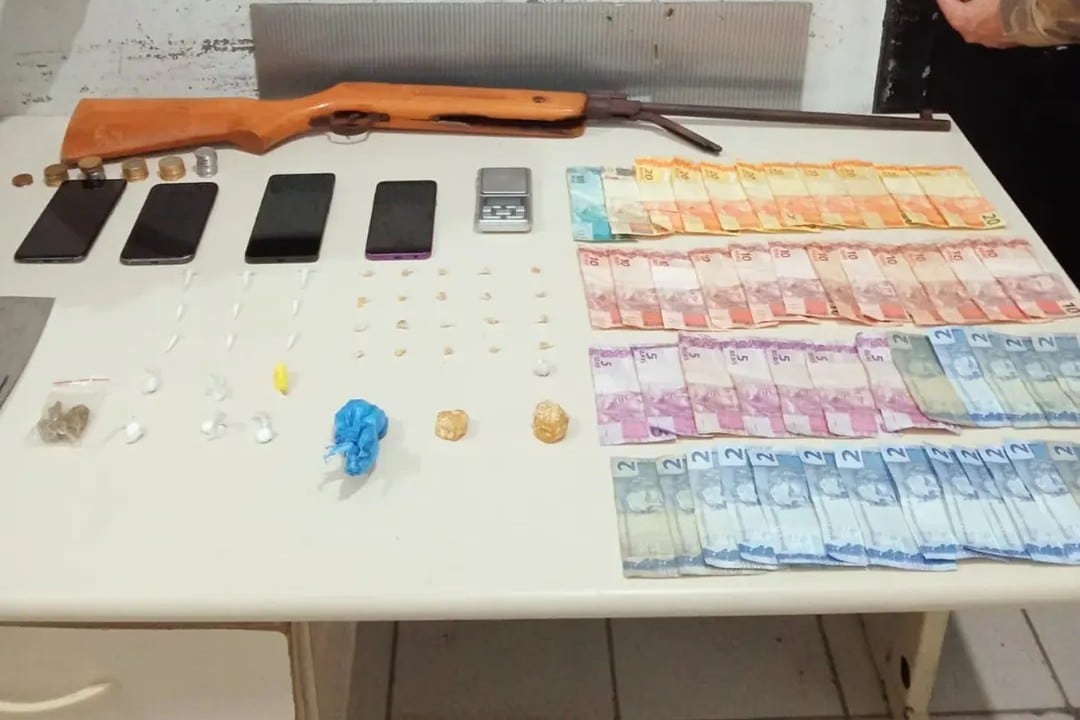 Policia Militar prende homem por trafico de drogas - Capa Tribuna de Itapoa