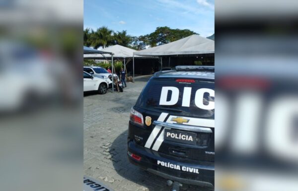 Policia revela novos detalhes sobre a ocorrencia de roubo de carros de luxo em Jaragua do Sul 02 (Tribuna de Itapoa)