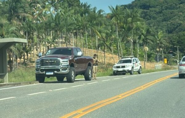 Roubo cinematografico termina com prisao dos suspeitos e recuperacao de nove veiculos 1