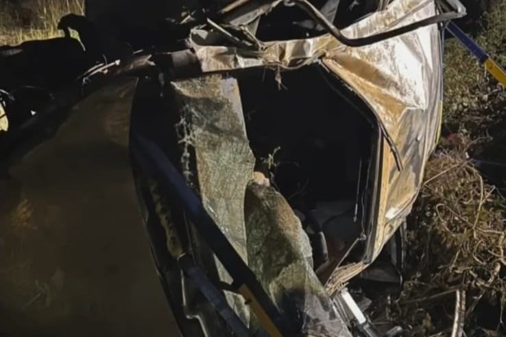 Homem fica preso as ferragens apos capotamento no Contorno Sul de Garuva 4 - Tribuna de Itapoa