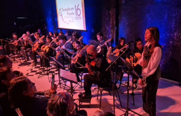 Escola de Musica Tocando em Frente celebra 16 anos com espetaculo Musical Inesquecivel 26