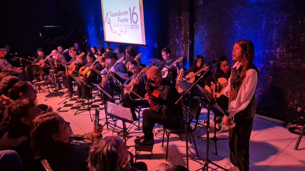 Escola de Musica Tocando em Frente celebra 16 anos com espetaculo Musical Inesquecivel 26