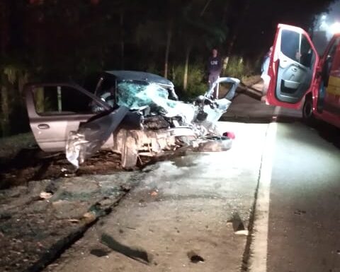 Grave acidente entre carro e caminhao na SC-417 deixa uma vitima fatal em Garuva 1