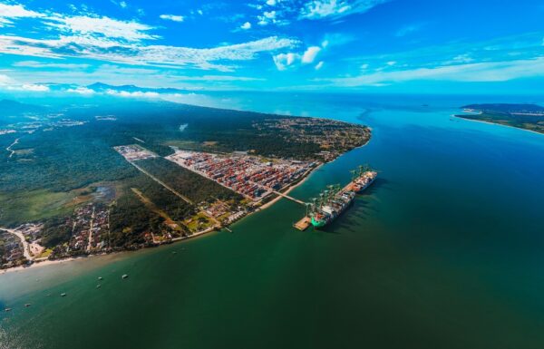 Porto Itapoa comemora 14 anos com marco historico de 10 milhoes de conteineres movimentados 1