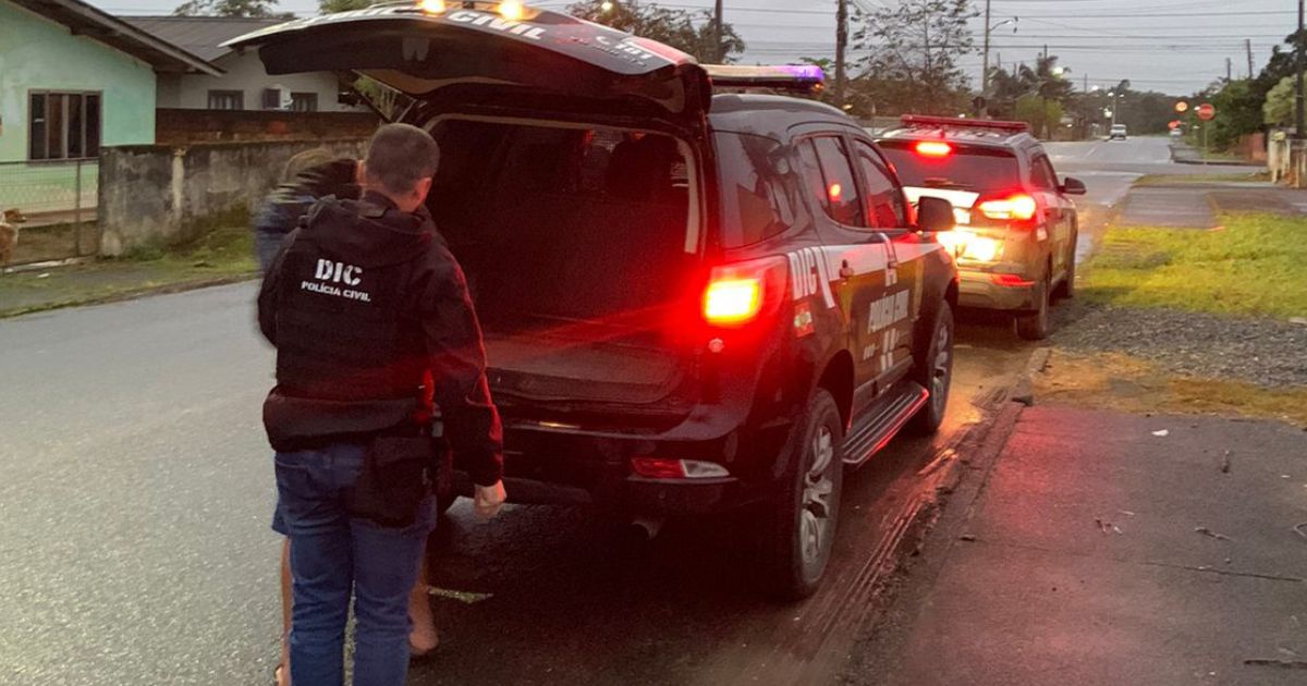 operacao-conjunta-policiais-de-brusque-prendem-mulher-em-garuva-durante-acao-contra-faccao-criminosa-design-sem-nome-2025-07-04t150709.025