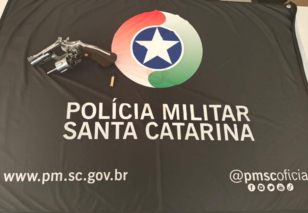 Homem preso apos atirar contra noivo da ex-companheira em Itapoa