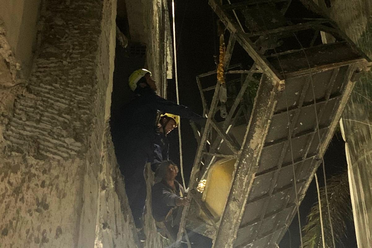 Operario fica preso em andaime e e resgatado pelos bombeiros em Itapoa - Capa Tribuna de Itapoa 2