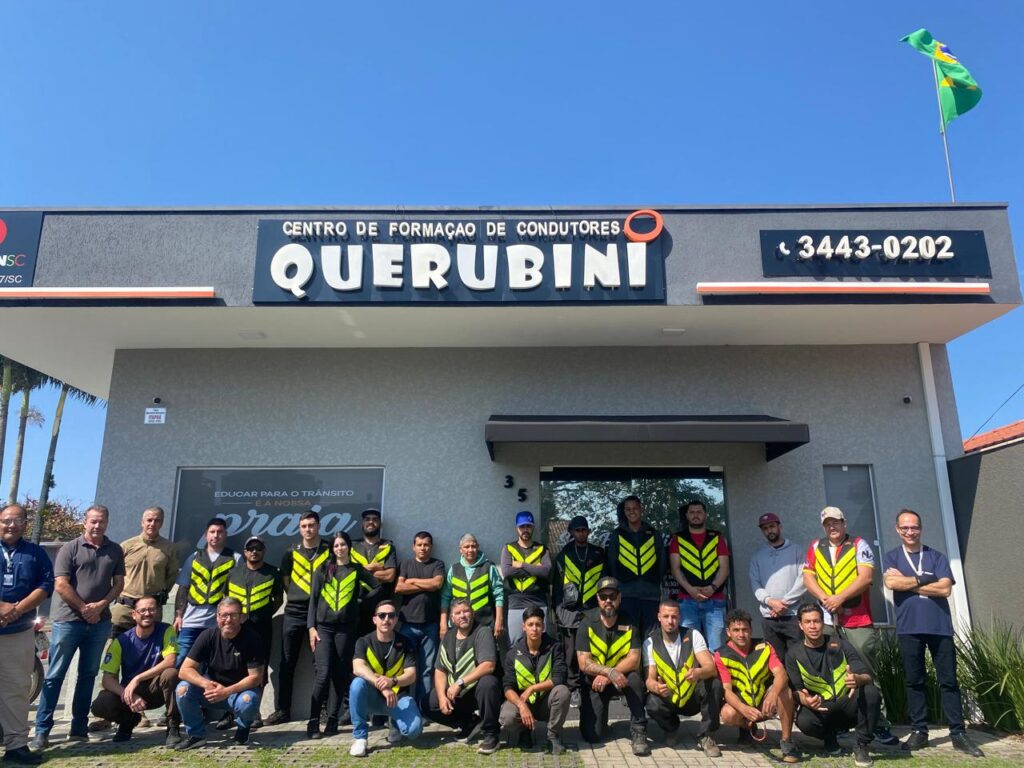 Primeira turma do curso de motofrete conclui formacao em Itapoa