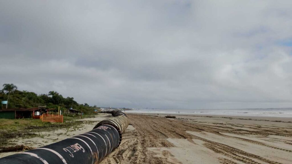 2 Megaobra costeira em Itapoa inicia fase de montagem da tubulacao para alargamento da praia - FOTO Jan de Nul - Divulgação