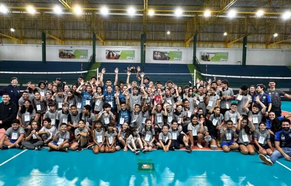 Alunos de Itapoa participam de festival do Joinville Volei no Dia das Criancas 5