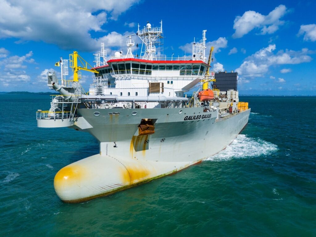 Draga Galileo Galilei chega a Itapoa para iniciar megaprojeto costeiro - capa Tribuna de Itapoa