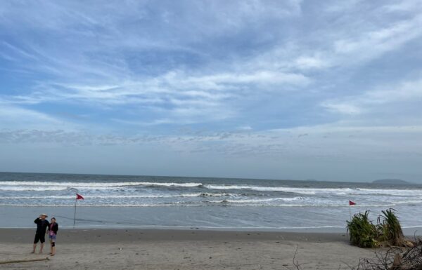 Menina que havia desaparecido no mar encontrada sem vida em Itapoa 1