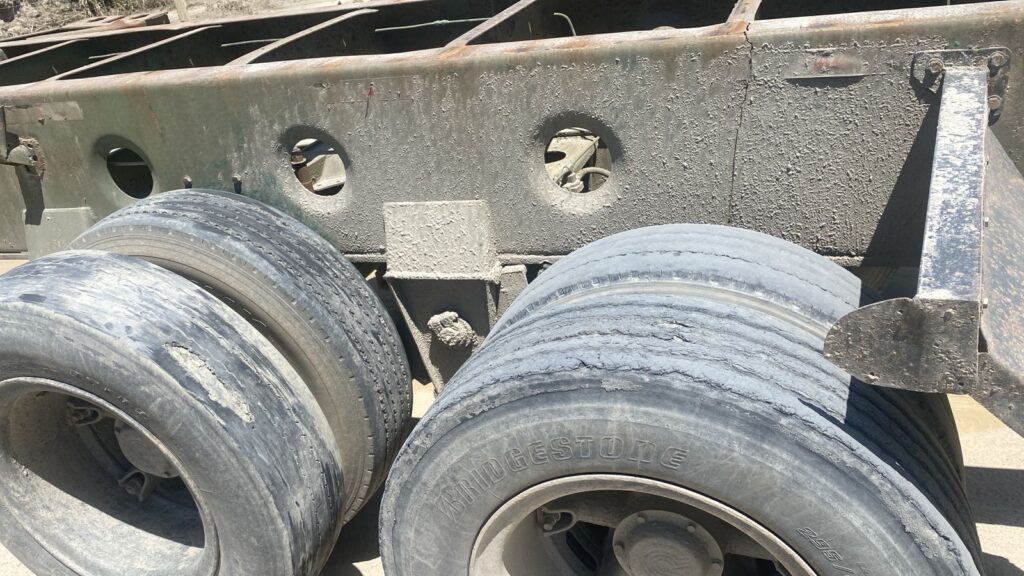 PM de Itapoa realiza remocoes de caminhoes irregulares apos fim de moratoria 06