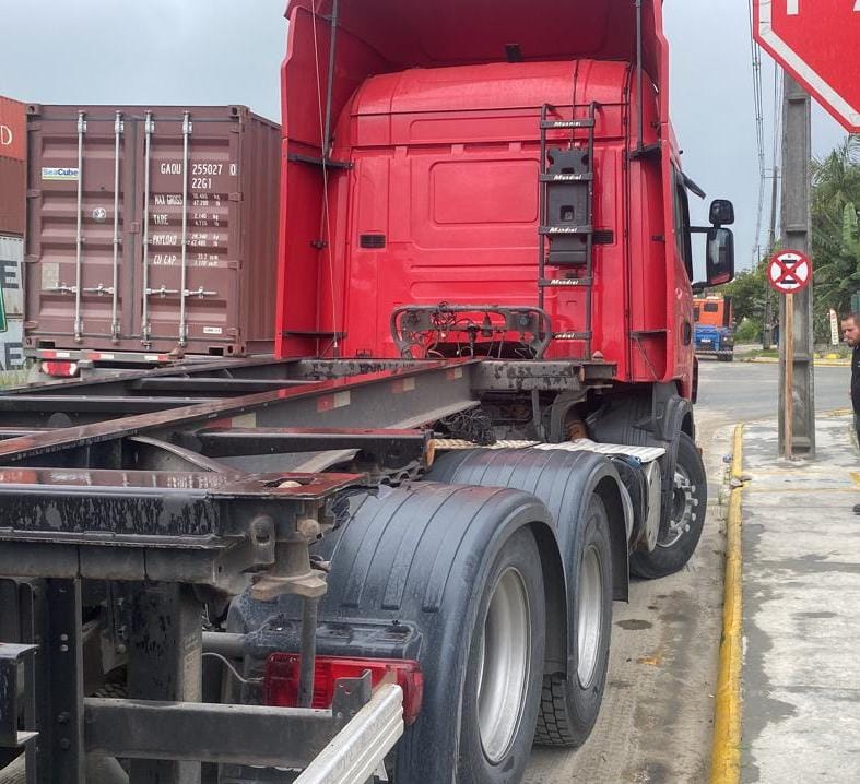 PM de Itapoa realiza remocoes de caminhoes irregulares apos fim de moratoria 09