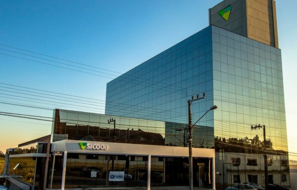 Sicoob gera mais de RS 22 bi em economia para cooperados no 1o semestre de 2025