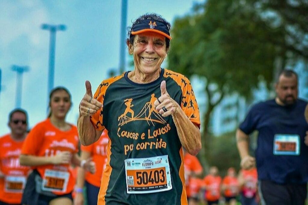 Aos 69 anos, corredora de Itapoa busca apoio para seguir colecionando podios e medalhas 01 - capa Tribuna de Itapoa