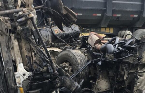 Colisao entre caminhoes deixa uma vitima fatal na SC-416 em Garuva 4 - Capa Tribuna de Itapoa