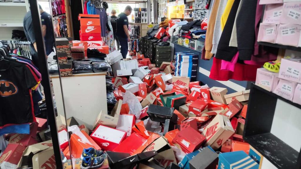 Operacao policial em Garuva resulta na prisao de empresario e apreensao de itens falsificados 01