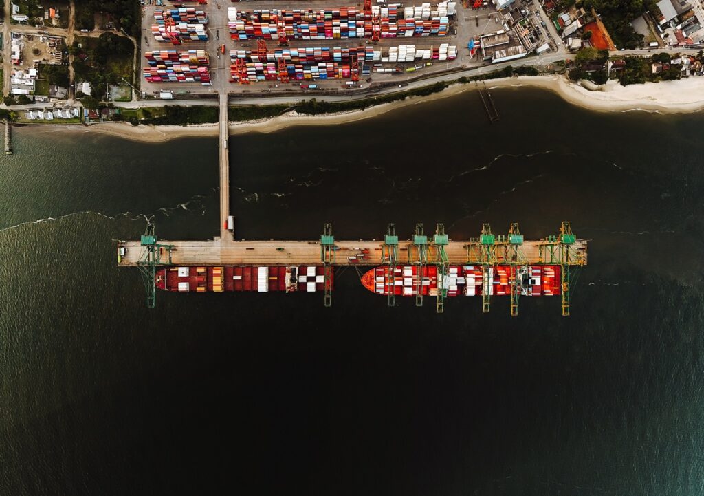 Porto Itapoa lidera cabotagem no sul do Brasil e ajuda a reduzir emissão de gases poluentes - Capa Tribuna de Itapoa