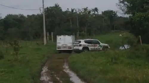 Corpo amarrado e envolto em lona é encontrado no Rio Saí-Mirim, em Itapoá